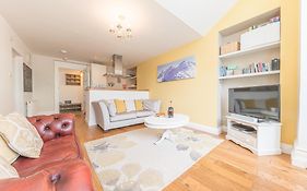 Enjoy Relaxing Family Breaks In This Central Ambleside Apartment With Parking